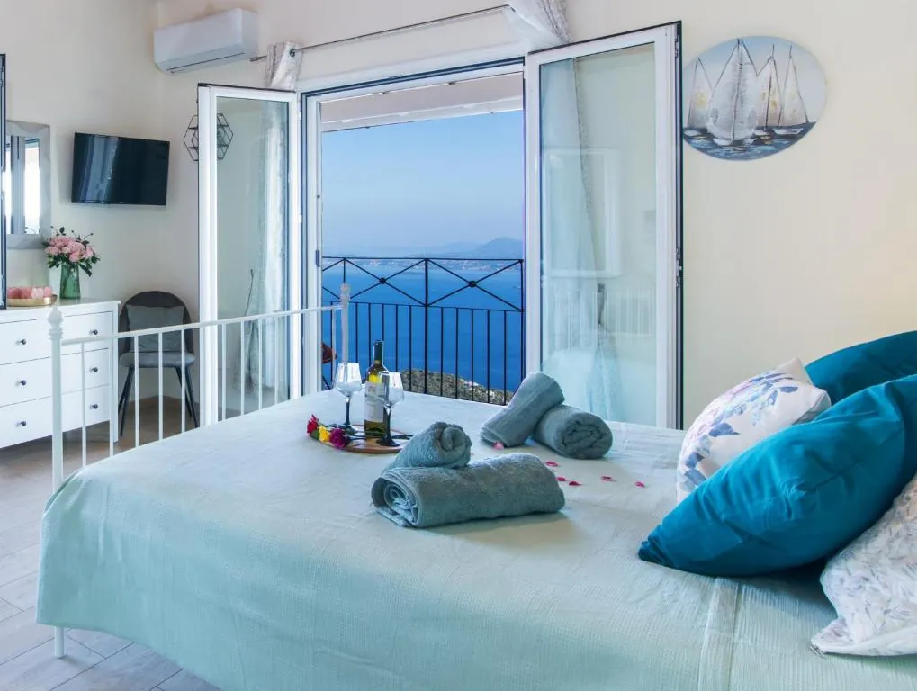 Bedroom with sea view
